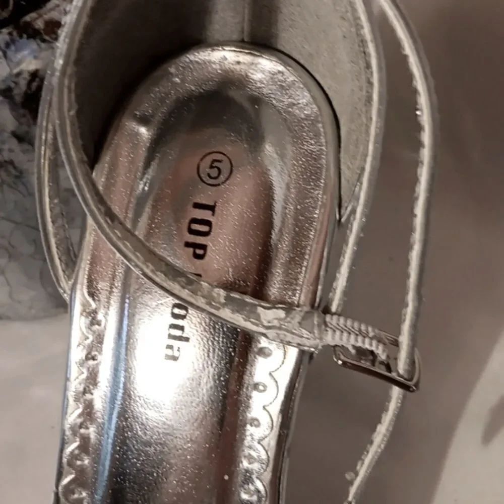 TOP Moda Silver Heels - Picture 4 of 12